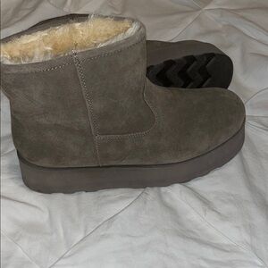 Time and Tru Gray Winter Boots